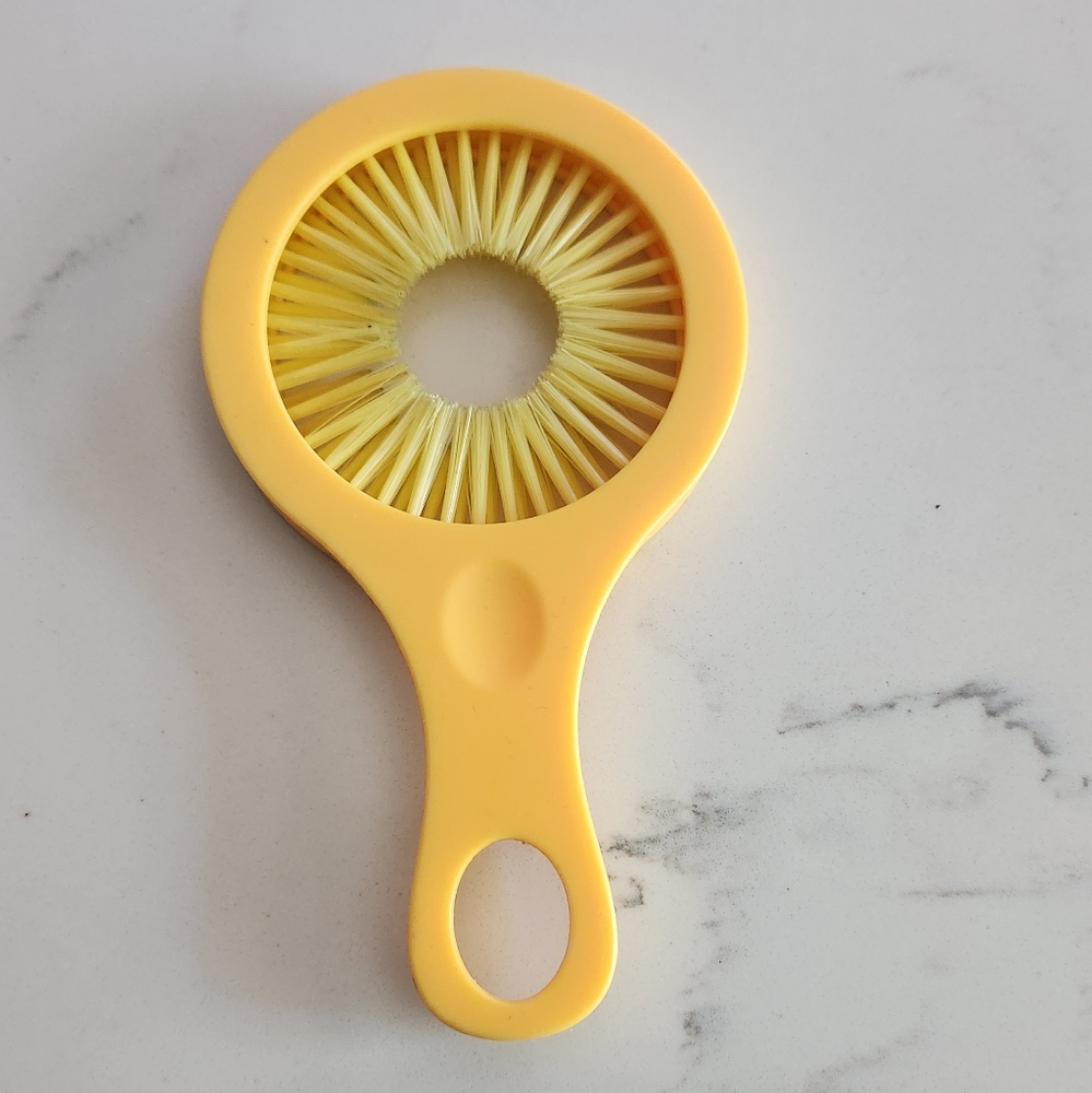 Corn cleaning brush